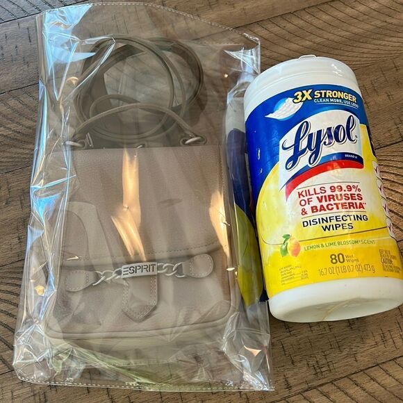 Espirit Vegan Imprinted Leather Look Crossbody and Easy Snap Convenience! ✈️ 🌆 - Picture 15 of 17